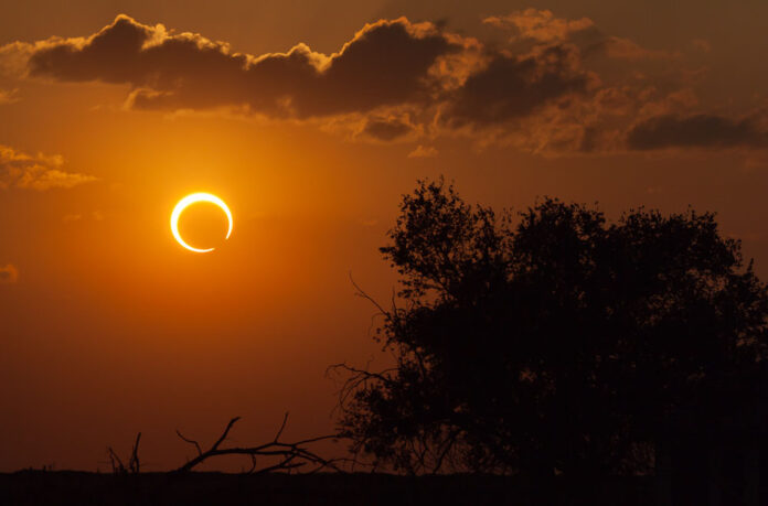4 दिसंबर को लगेगा इस वर्ष का आखिरी आंशिक सूर्य ग्रहण, सभी राशियों के जातकों को करेगा प्रभावित