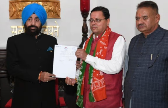 मुख्यमंत्री पुष्कर सिंह धामी ने दिया इस्तीफा