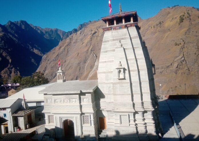 जोशीमठ स्थित श्री नृसिंह मंदिर परिसर में भू धंसाव