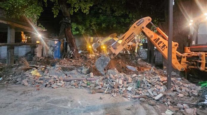 Dehradun: दून अस्पताल में बनी अवैध मजार को किया ध्वस्त, अब तक 600 अवैध धार्मिक स्थल तोड़े