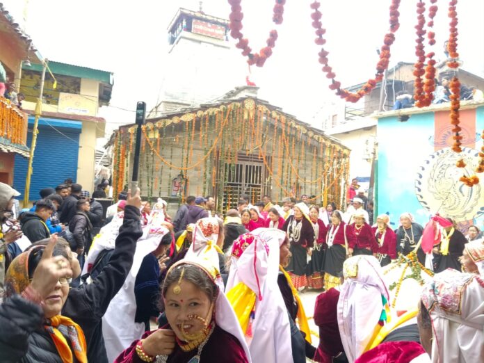 श्री बदरीनाथ धाम के समीप माणा स्थित भगवान श्री घंटाकर्ण मंदिर के कपाट खुले