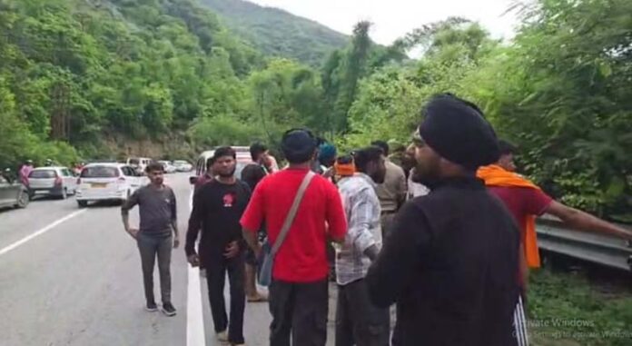 ऋषिकेश-बदरीनाथ मार्ग पर हादसा: ट्रक की टक्कर से दो बाइक सवारों की मौत