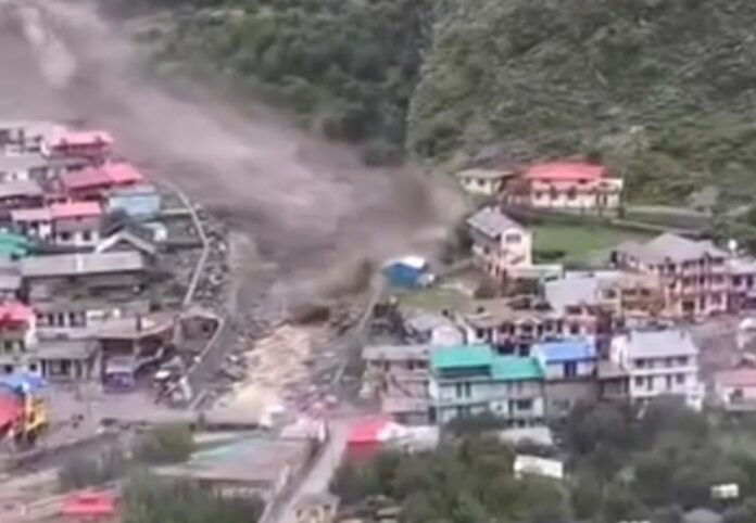 Uttarkashi Flood: खीरगंगा में आई बाढ़, कई लोगों के दबने की सूचना, गांव में पानी का सैलाब देख मची चीख पुकार