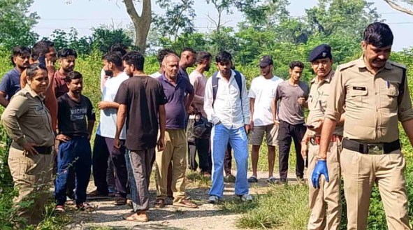 Dehradun: मां अस्पताल में भर्ती, पिता लकवाग्रस्त, बेटी की हत्या Dehradun: मां अस्पताल में भर्ती, पिता लकवाग्रस्त, बेटी की हत्या