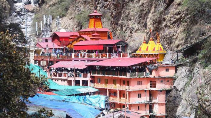 Uttarkashi: भाई दूज के पावन पर्व पर शीतकाल के लिए बंद होंगे यमुनोत्री धाम के कपाट, अब छह माह यहां होंगे दर्शन Uttarkashi: भाई दूज के पावन पर्व पर शीतकाल के लिए बंद होंगे यमुनोत्री धाम के कपाट, अब छह माह यहां होंगे दर्शन