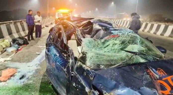 फ्लाईओवर पर तेज रफ्तार कार ने खड़े जनरेटर पर मारी टक्कर, हादसे में युवा खिलाड़ी सहित दो की मौत
