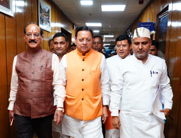 Uttarakhand Assembly: महिला आरक्षण पर हंगामा, सीएम धामी ने राहुल-अखिलेश को बताया कौरव, विपक्ष आक्रामक