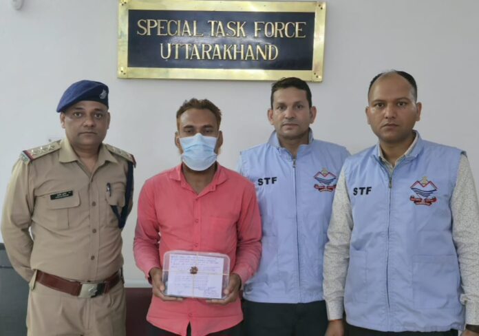 एसटीएफ की कार्रवाई: 25 लाख की साइबर ठगी का मास्टरमाइंड बंगाल से गिरफ्तार