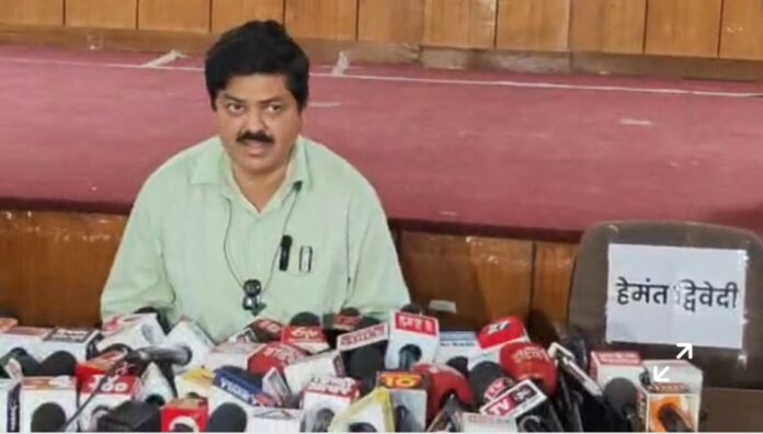 बदरीनाथ चढ़ावा प्रकरण: हेमंत द्विवेदी के आरोपों पर गोदियाल का पलटवार, सार्वजनिक बहस के लिए पहुंचे प्रेस क्लब