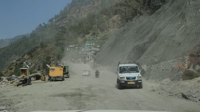 Uttarakhand: प्रदेश के 34 ग्रामीण मार्ग बंद, सबसे अधिक चमोली प्रभावित, साढ़े 11 घंटे बंद रहा बदरीनाथ हाईवे