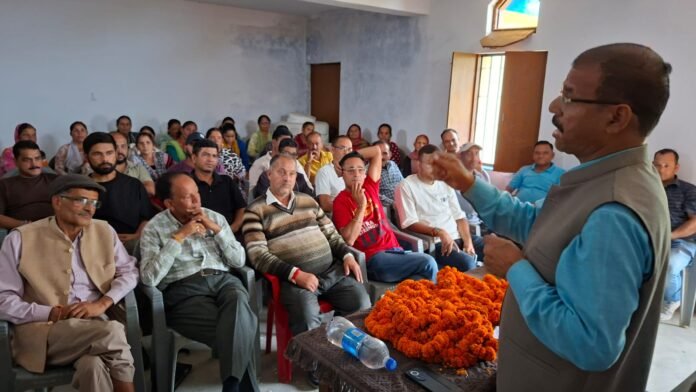 पूर्व मंत्री धनाई ने टिहरी विधानसभा के गावों में ग्रामीणों से सीधा संवाद कर सुनी जनसमस्याएं