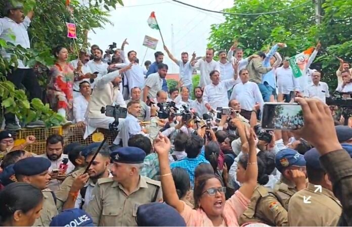 हल्द्वानी जनसभा शुद्धिकरण विवाद: सचिवालय कूच के दौरान गोदियाल को हिरासत में लिया, हरक सिंह की बिगड़ी तबीयत
