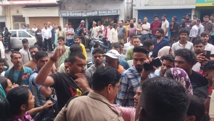 दुष्कर्मकांड पर भड़का जनआक्रोश: लोगों ने होटल में की तोड़फोड़, काले कारोबार की खुली परतें